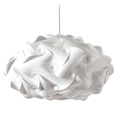 Dainolite Globus 3 Light Pendant Oval Polished Chrome Finish White Fabric Lamp|Luminaire suspendu Globus ovale de Dainolite en tissu blanc, avec fini chromé poli et 3 ampoules