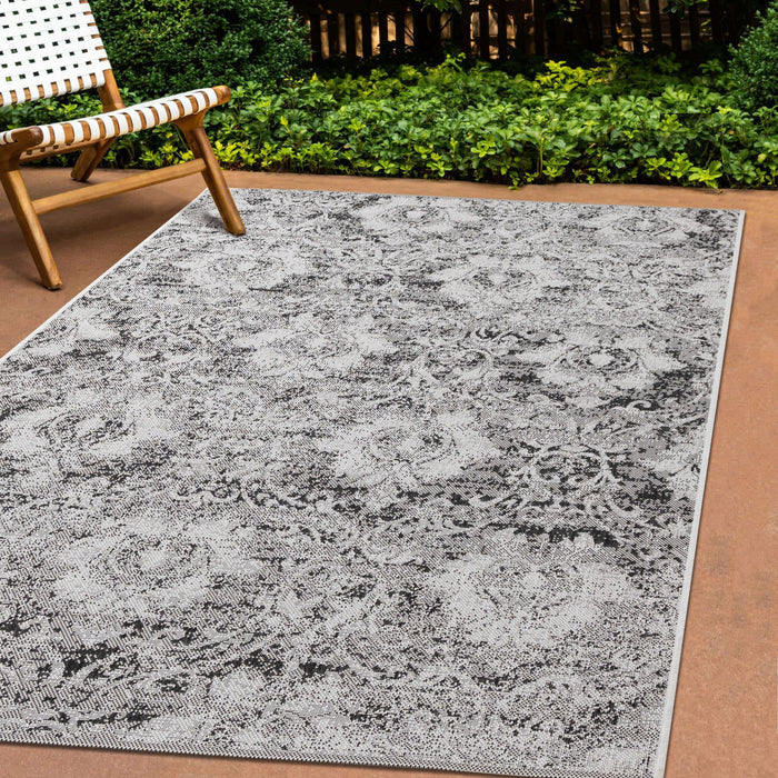 Jackson Distressed Damask Indoor/Outdoor Area Rug - 5'3\" x 7'7\"