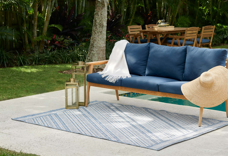Livia Transitional 6'6\" x 9'0\" Area Rug in Blue Indoor Area Rug