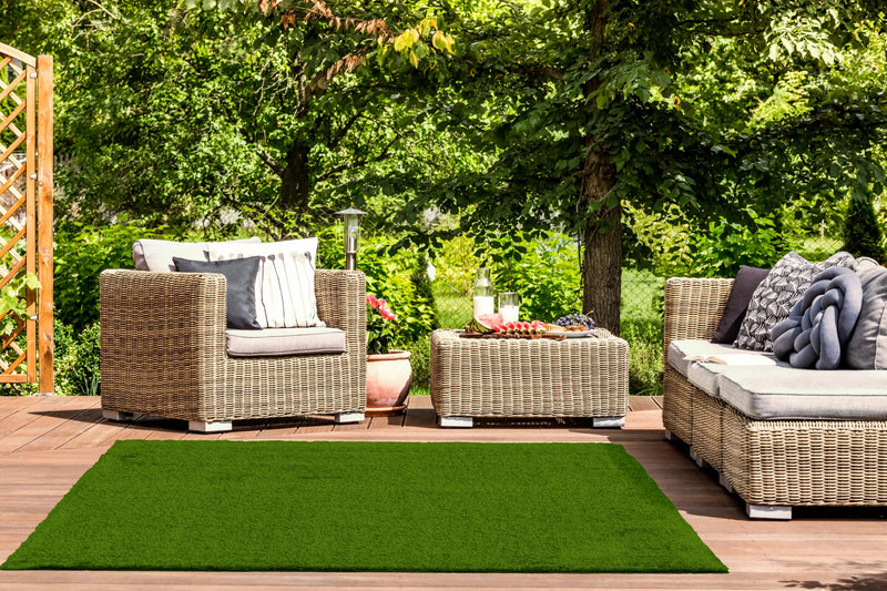 Contemporary 5'0\" x 7'0\" Faux Grass Rug in Green Outdoor Area Rug