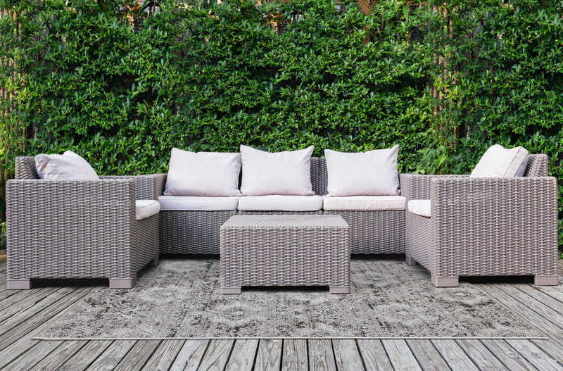 Jackson Distressed Damask Indoor/Outdoor Area Rug - 5'3\" x 7'7\"