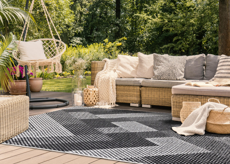 Brooke Two-Sided Chevron Outdoor Area Rug - 7'10\" x 11'2\"