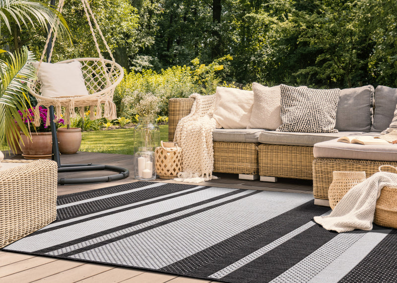 Jackson Striped Indoor/Outdoor Area Rug - 3'11\" x 5'7\"
