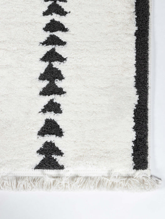 Zelda Contemporary 5'3\" x 7'2\" Area Rug in Ivory Indoor Area Rug