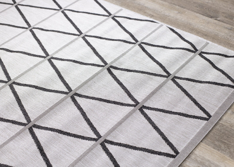 Jackson Diamond Indoor/Outdoor Area Rug - 6'7\" x 9'6\"