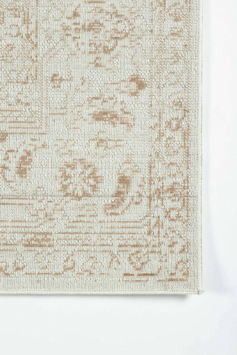 Maude Traditional 5'3\" x 7'3\" Area Rug in Brown Indoor Area Rug