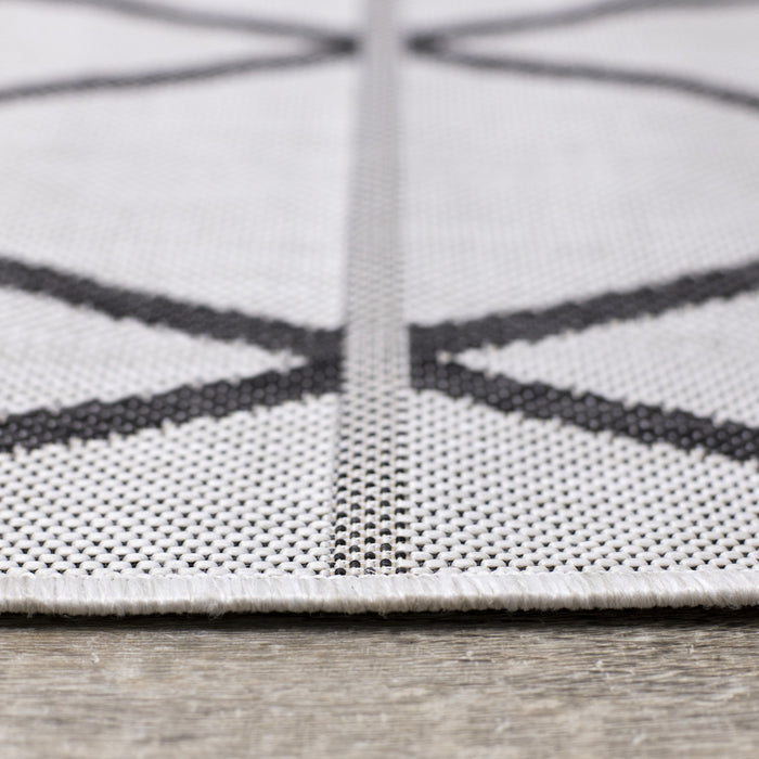 Jackson Diamond Indoor/Outdoor Area Rug - 6'7\" x 9'6\"