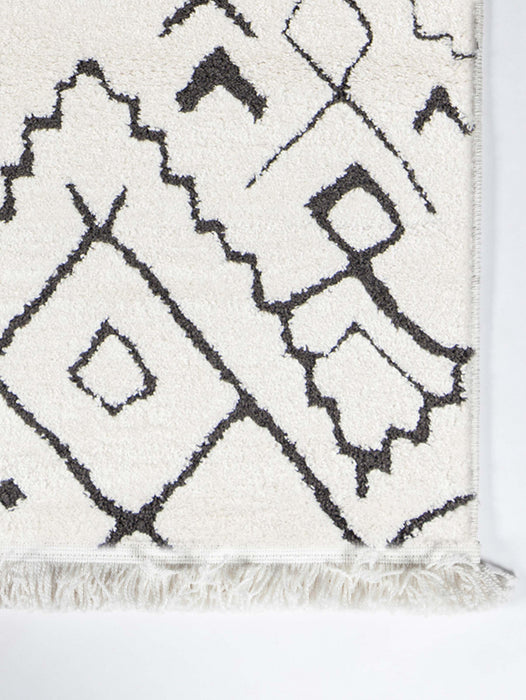 Aurelia Contemporary 5'3\" x 7'2\" Area Rug in Ivory Indoor Area Rug