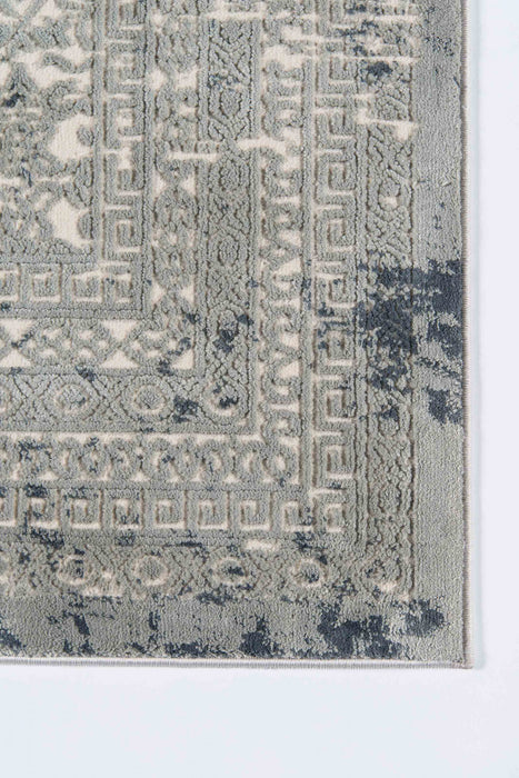 Mabel Traditional 7'9\" x 9'10\" Area Rug in Green Indoor Area Rug