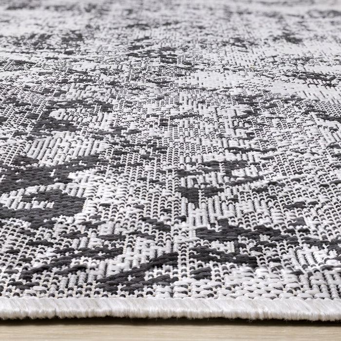 Jackson Distressed Damask Indoor/Outdoor Area Rug - 5'3\" x 7'7\"