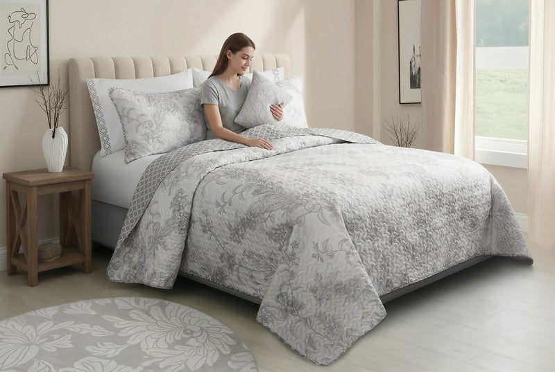 King Size 3-Piece Reversible Quilt Set - Grey and White Floral Botanical Print 
