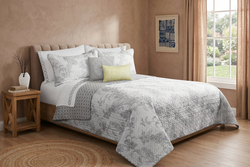 King Size 3-Piece Reversible Quilt Set - Grey and White Floral Botanical Print 