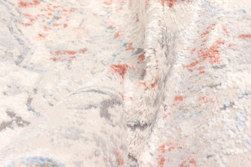 Mira Traditional 8'0\" x 10'0\" Area Rug in White Indoor Area Rug