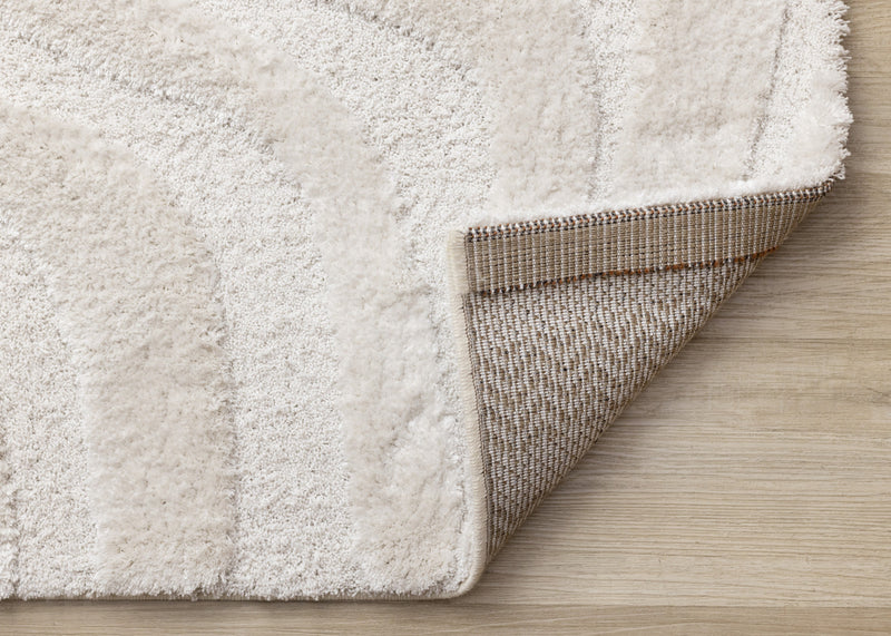 Lincoln Modern Luxurious Plush White Curves Area Rug - 5'3\" x 7'7\"