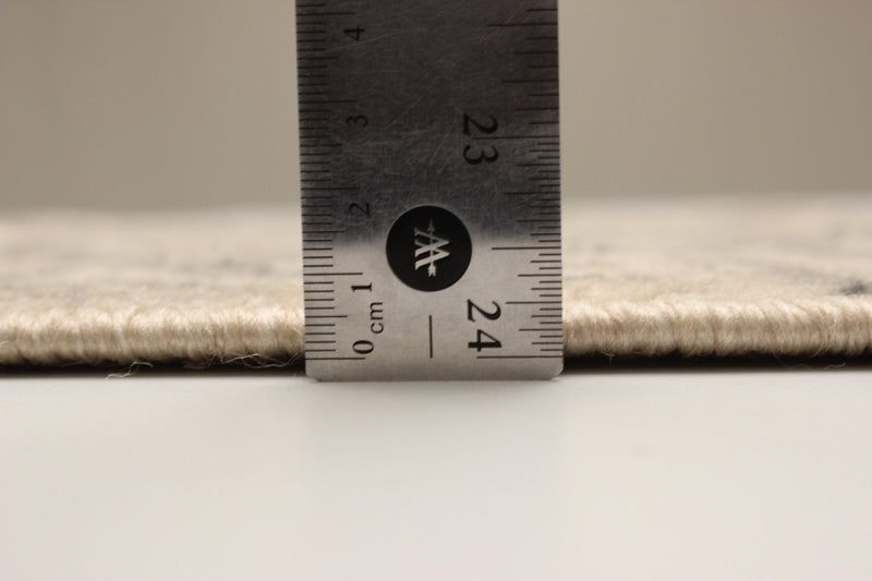 Priya Grey Area Rug - 2'8\" x 8'2\"