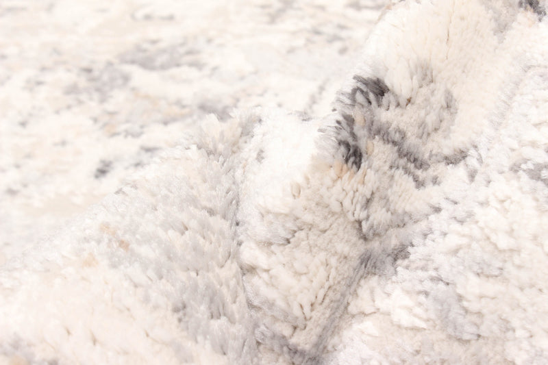 Mira Traditional 2'8\" x 8'2\" Runner Rug in Grey Indoor Area Rug