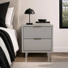 Elara Contemporary 18" Solid Wood Nightstand in Light Gray (2-Drawer) | Table de nuit contemporaine Elara 18" en bois massif, gris clair (2 tiroirs)