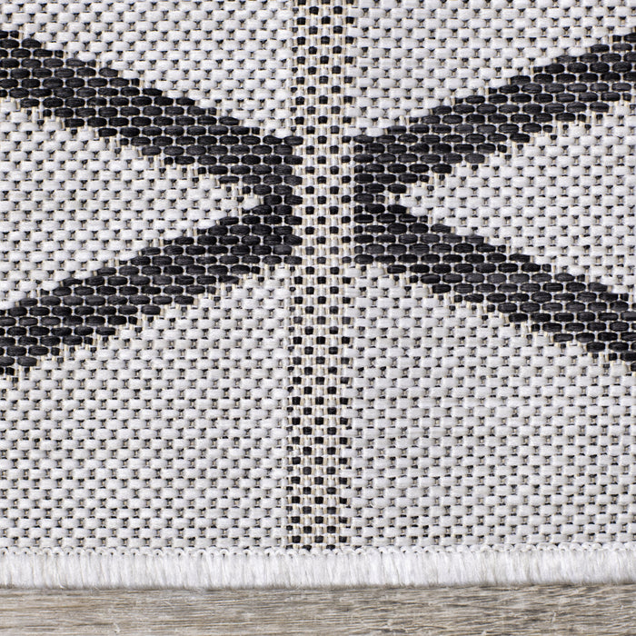 Jackson Diamond Indoor/Outdoor Area Rug - 6'7\" x 9'6\"
