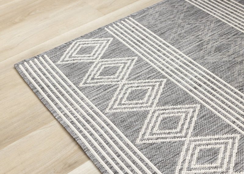 Jackson Grey White Patterned Rows Rug, 5'3\" x 7'7\" Outdoor Area Rug