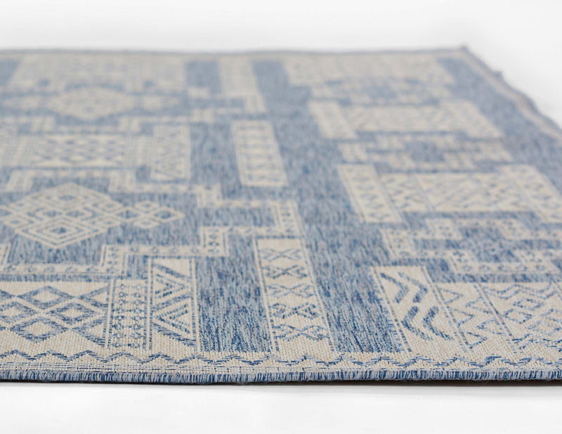 Nyra Transitional 5'3\" x 7'0\" Area Rug in Blue Indoor Area Rug
