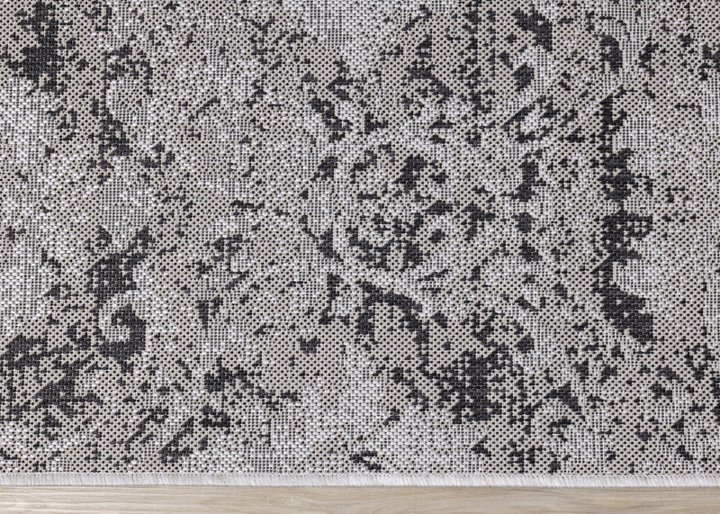 Jackson Distressed Damask Indoor/Outdoor Area Rug - 5'3\" x 7'7\"