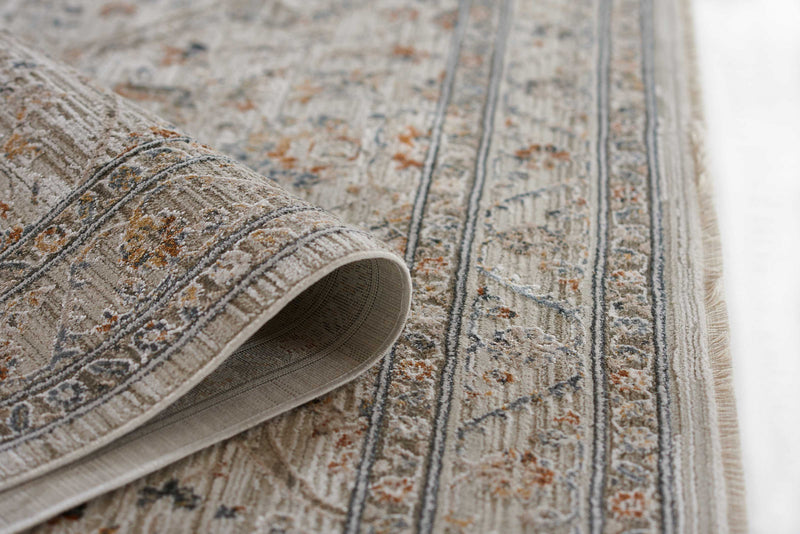 Margaux Traditional 5'3\" x 7'7\" Area Rug in Ivory Indoor Area Rug