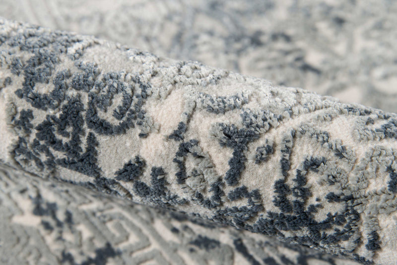 Mabel Traditional 5'1\" x 7'7\" Area Rug in Green Indoor Area Rug