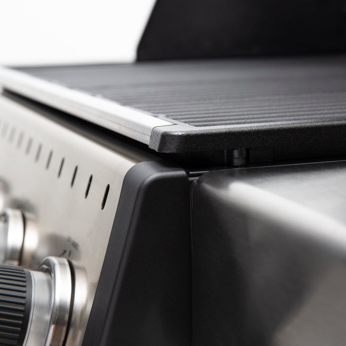 Broil King Baron™ 440 Pro Natural Gas Grill with Side Burner in Black - 875227