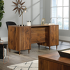 Clifford Place 59.06“ Executive  Desk with 6 Drawers – Grand Walnut | Bureau de direction Clifford Place de 59,06 po à 6 tiroirs - noyer majestueux