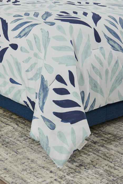 Kort & Co. Medallion 4-Piece Queen Comforter Set