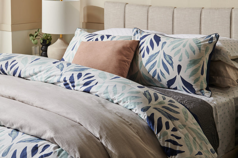 Kort & Co. Medallion 4-Piece Queen Comforter Set