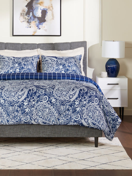 Lochlan 3-Piece Full/Queen Comforter Set - Navy and White