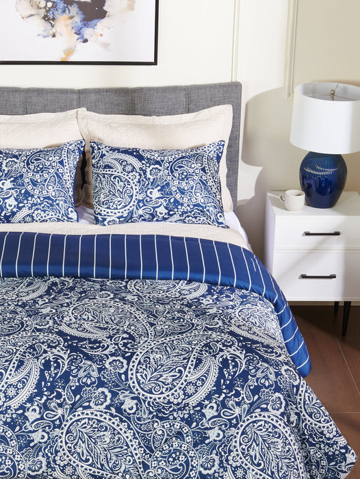 Lochlan 3-Piece Full/Queen Comforter Set - Navy and White