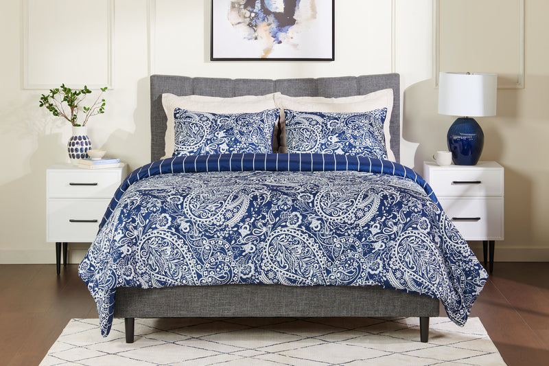 Lochlan 3-Piece Full/Queen Comforter Set - Navy and White