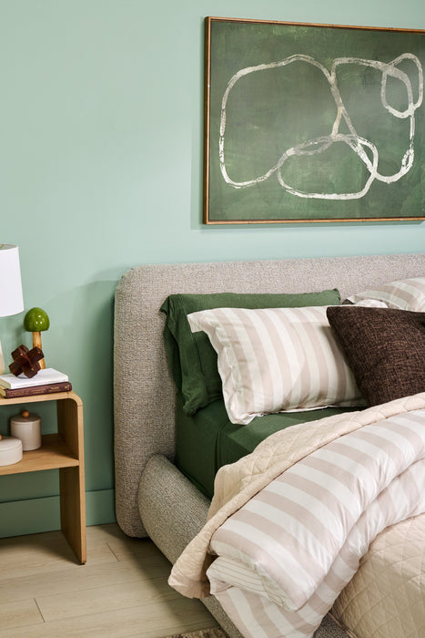 Luka Upholstered Platform Bed in Grey Polyester Fabric, Modern - Queen Size