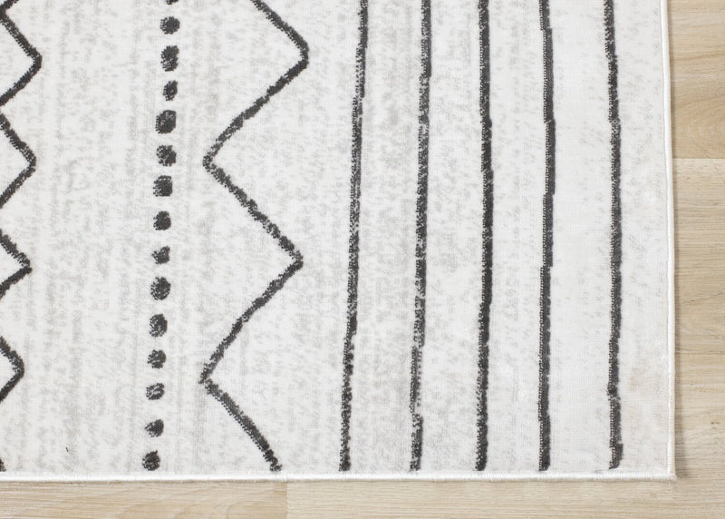 Fresh Washable White Tribal Banded Rug - 2'0\" x 6'7\"