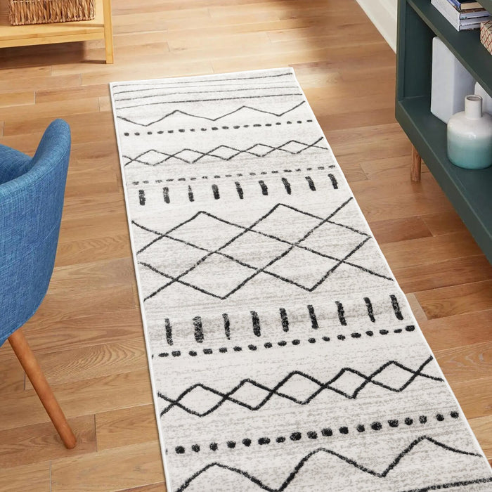 Fresh Washable White Tribal Banded Rug - 2'0\" x 6'7\"