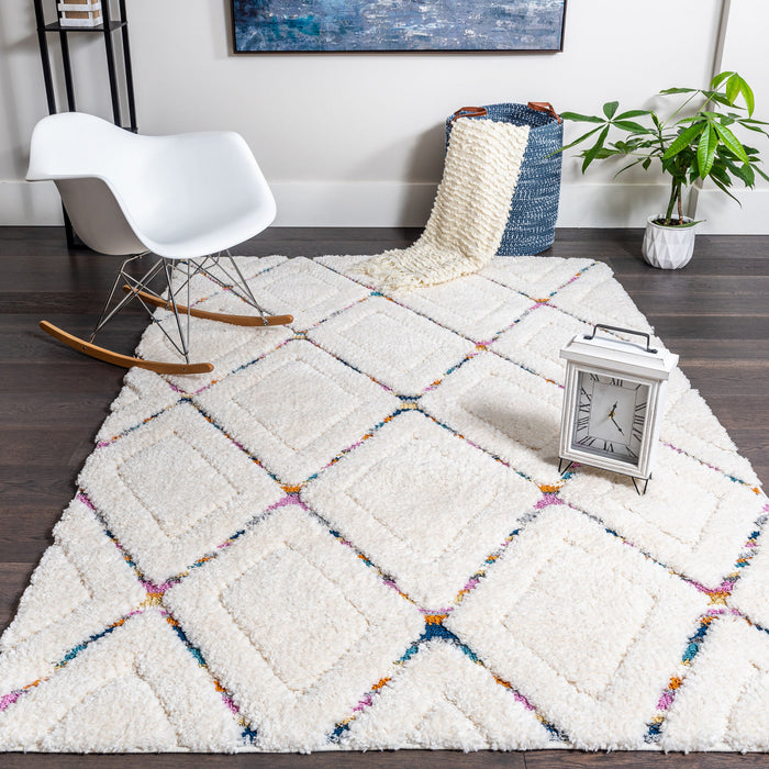 Lola Lattice Large 7x10 Area Rug