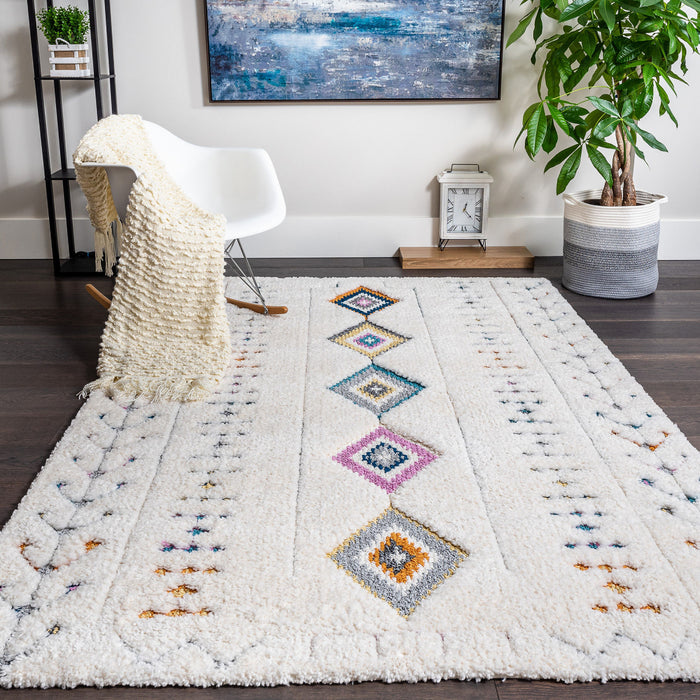 Lola Diamond Motif 8x11 Area Rug