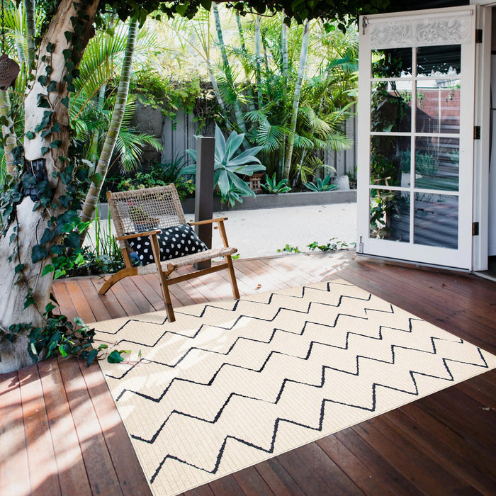 Kimi Blue-Ivory 6'7\" x 9'6\" Area Rug