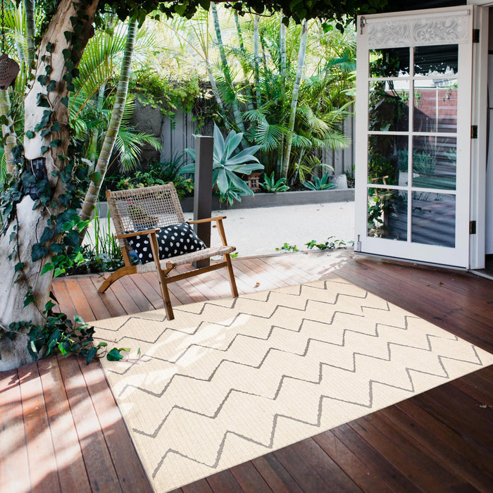 Kimi Ivory 4'7\" x 6'7\" Area Rug