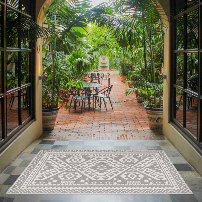 Gaia Light Grey 3'11\" x 5'7\" Area Rug