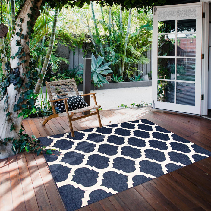 Sophie Ivory-Navy Area Rug - 3'11\" x 5'7\"