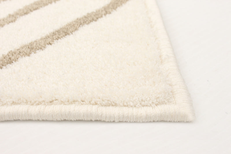 August Geod White-Tan 5'3\" x 7'3\" Area Rug