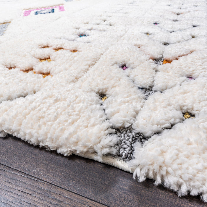 Lola Diamond Motif 5x8 Area Rug