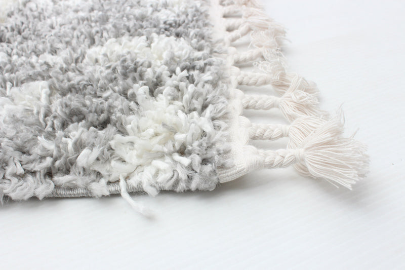 Helma Urban Cream, Dark Grey Shag 3'11\" X 5'11\" Area Rug