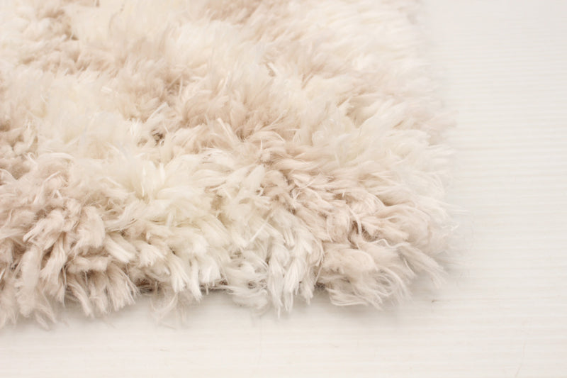 Agalia Abstract Ivory-Tan Shag - 5'3\" x 7'3\"