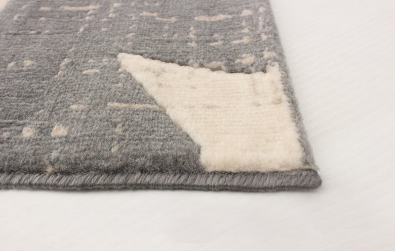 Ira Grey 4'7\" x 6'7\" Area Rug