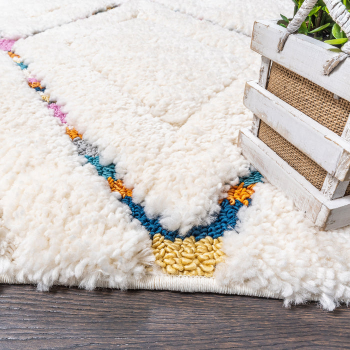 Lola Lattice Large 7x10 Area Rug