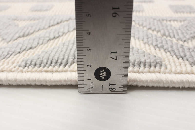 Gaia Light Grey 3'11\" x 5'7\" Area Rug